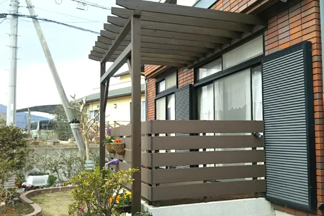 O様邸 ウッドデッキ・パーゴラを施工しました 季節を感じながらのんびりと過ごせる空間です